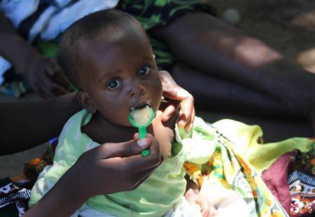 Plan International dota de alimentos a niños y niñas