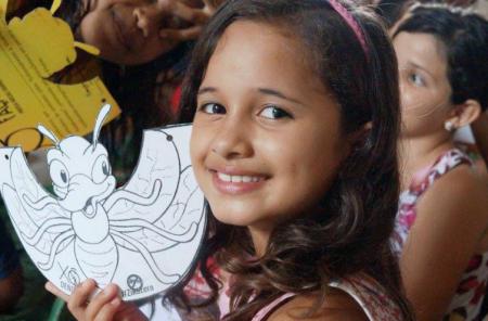 niña aprendiendo como prevenir el zika